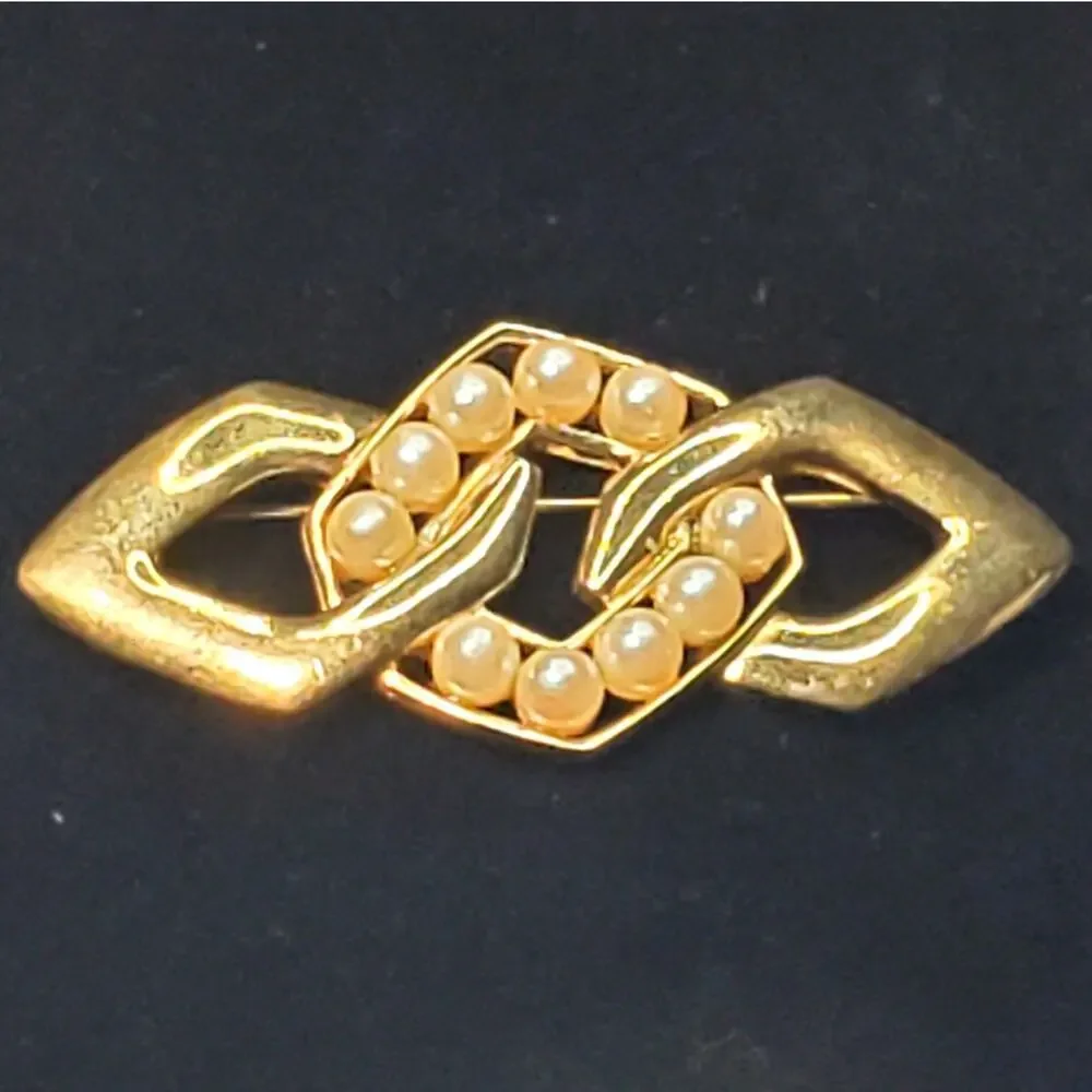 Trifari Gold Tone Faux Pearl Signed Brooch Pin 3